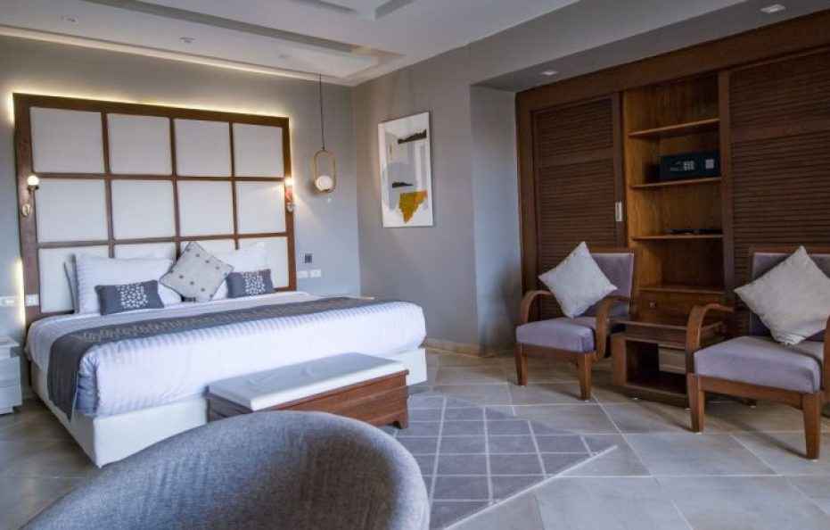 Junior Swim-Up Suite – Posh Club