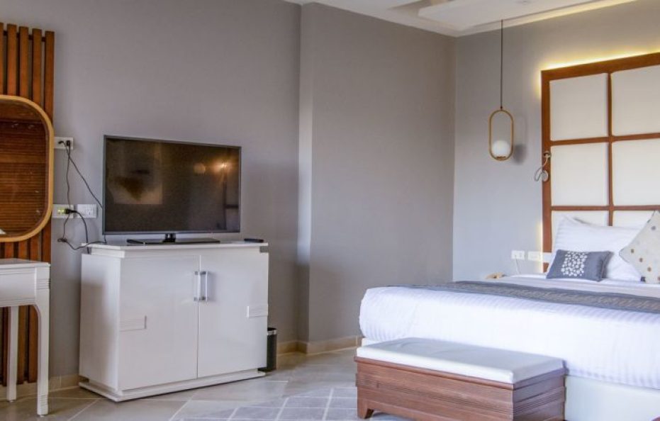 Junior Swim-Up Suite – Posh Club