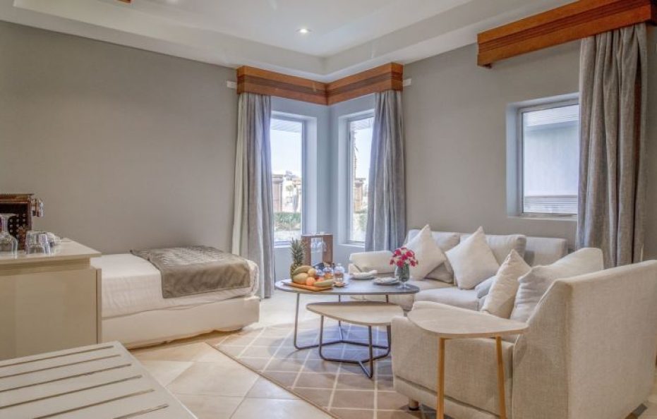 Junior Swim-Up Suite – Posh Club