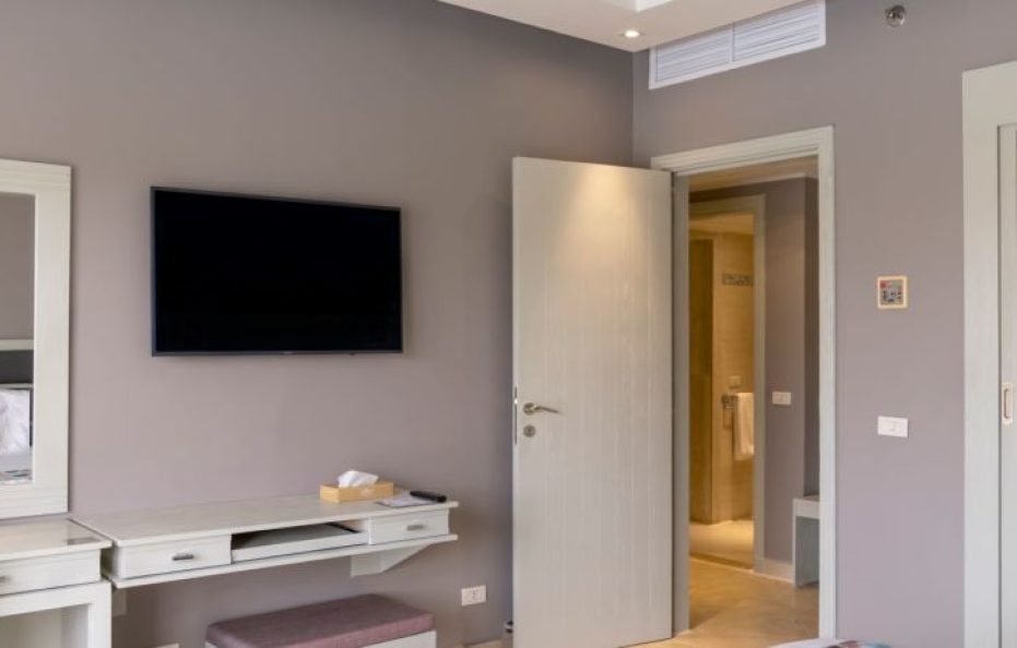 Family Swim-Up Suite