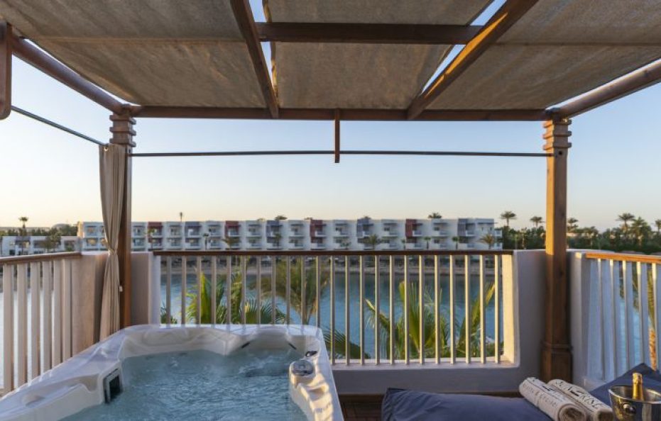 Jacuzzi Suite-Posh Club