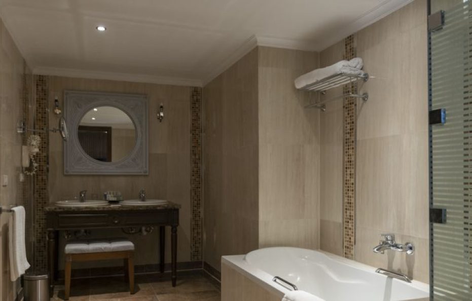 Jacuzzi Suite-Posh Club