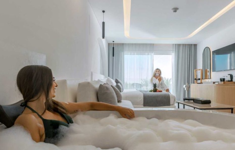 Deluxe Jacuzzi Room