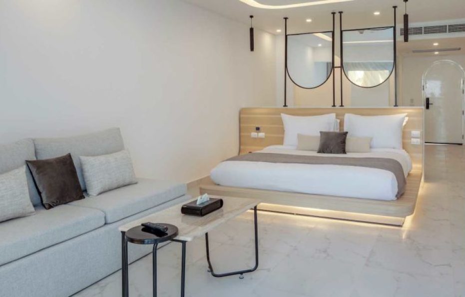 Deluxe Swim-Up Room