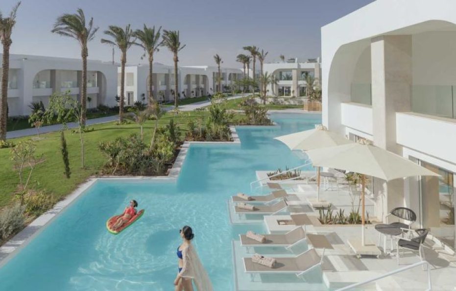 Deluxe Swim-Up Room