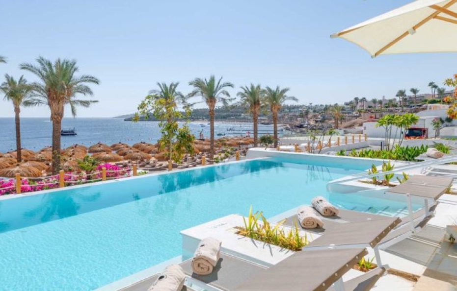 Junior Swim-Up Suite- Posh Club