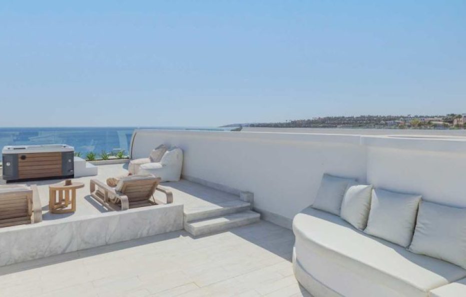 Junior Jacuzzi Suite- Posh Club