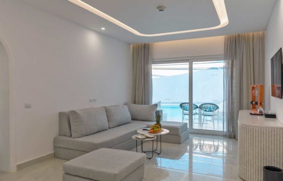 Executive Pool Suite- Posh Club