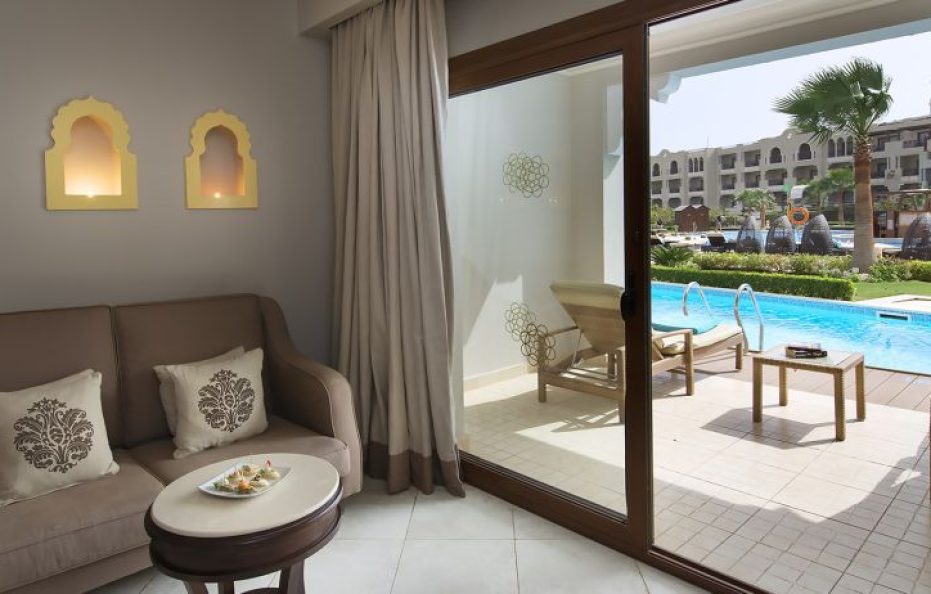 Deluxe Swim-Up Room