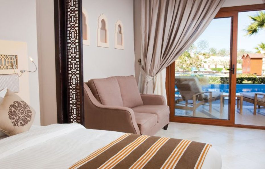 Deluxe Swim-Up Room