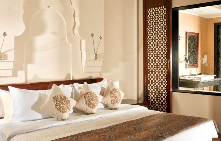 Executive Swim-Up Suite- Posh Club