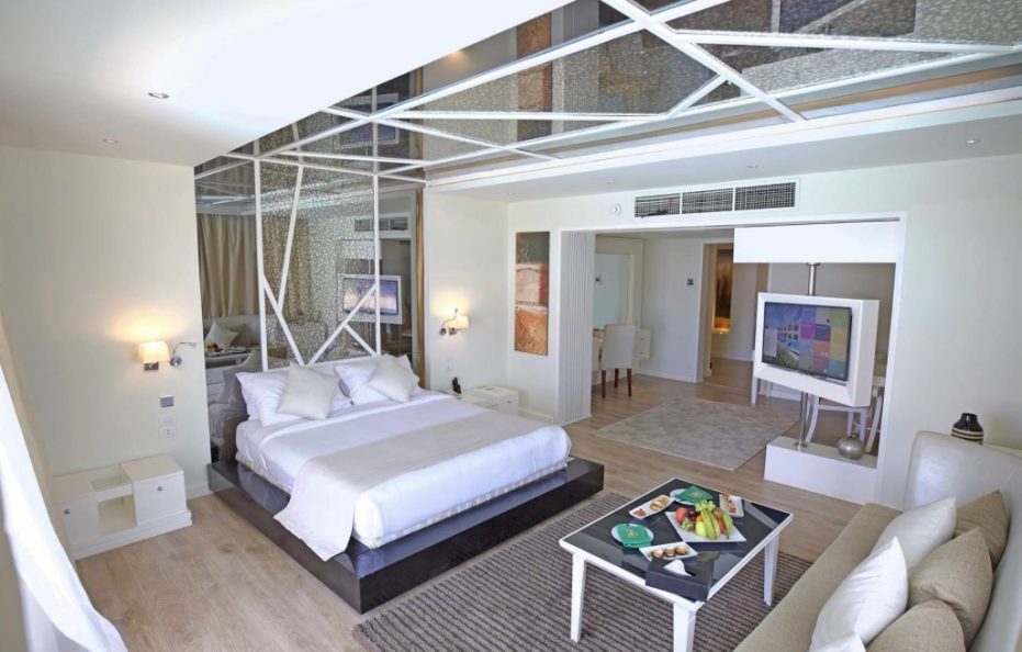 Honeymoon Suite- Posh Club