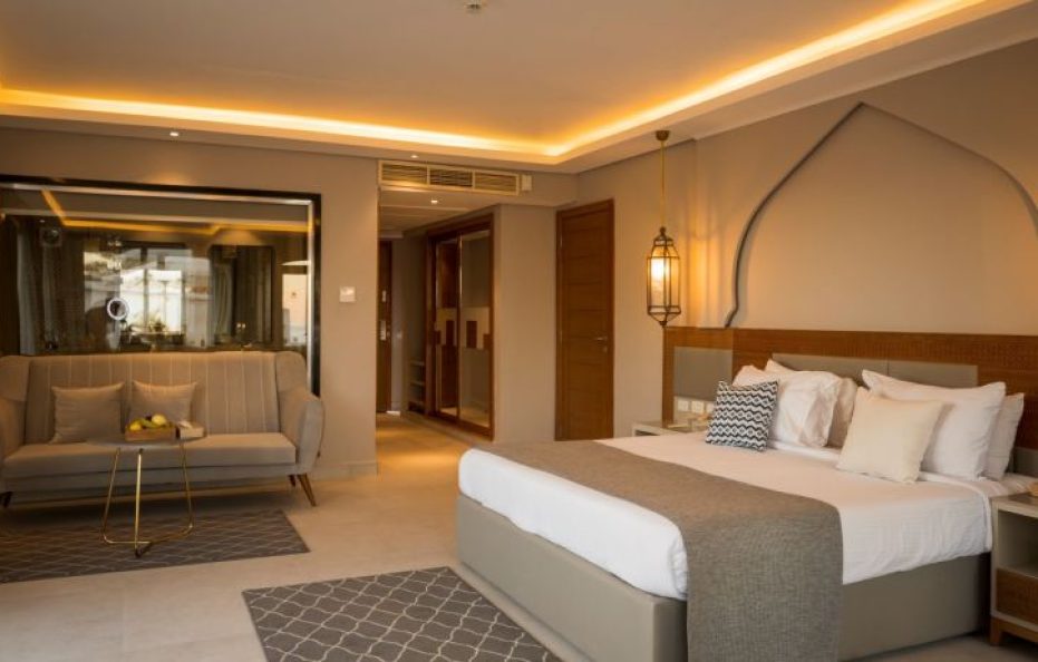 Diamond Pool Suite- Posh Club