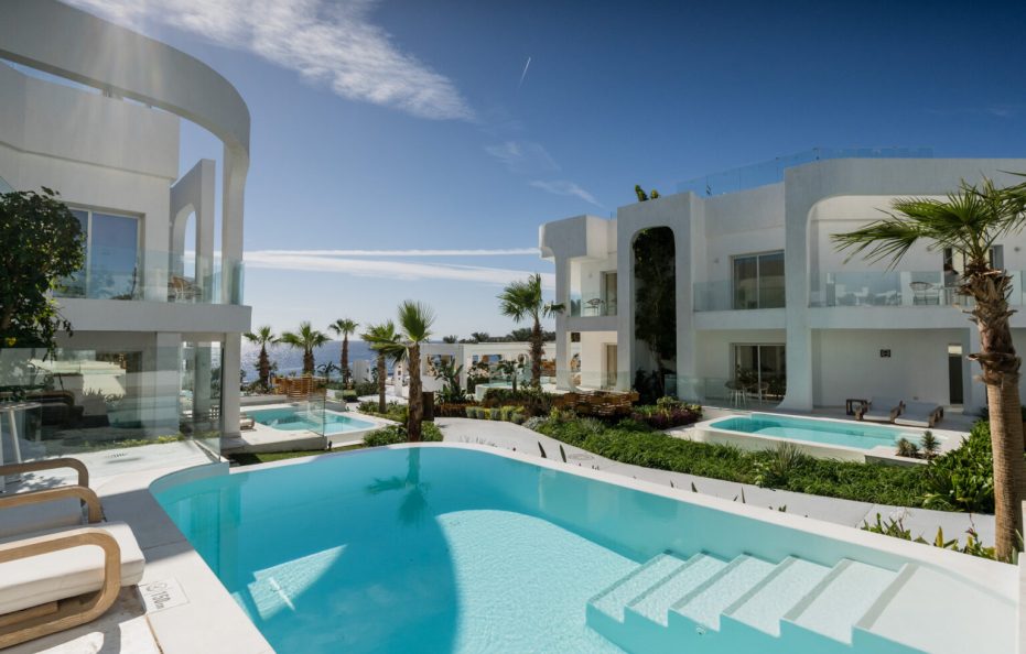 The Party Never Ends Pool Suite