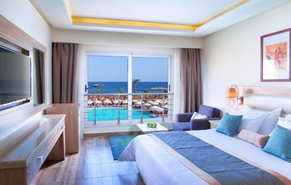 DELUXE FAMILY ROOM POOL VIEW