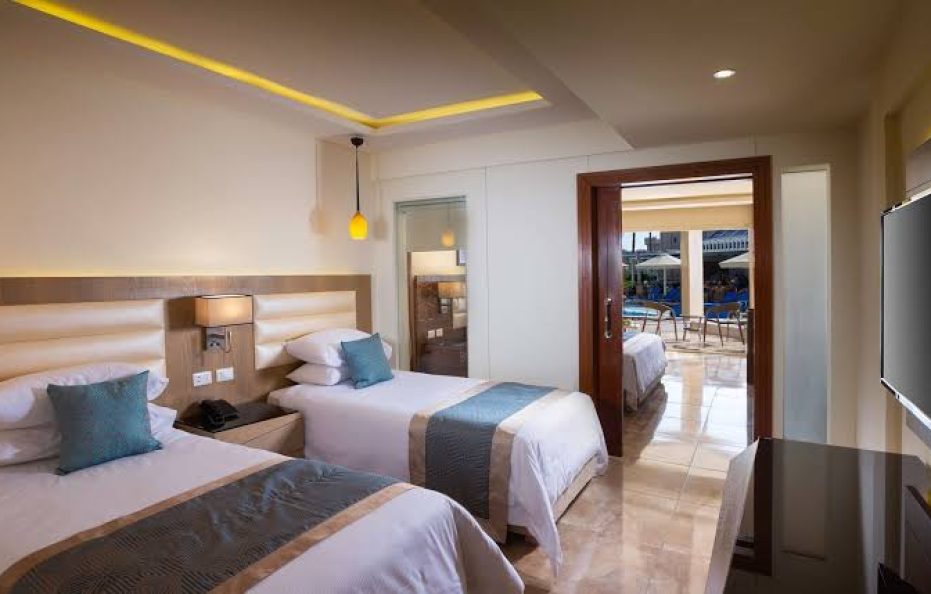 DELUXE FAMILY ROOM POOL VIEW