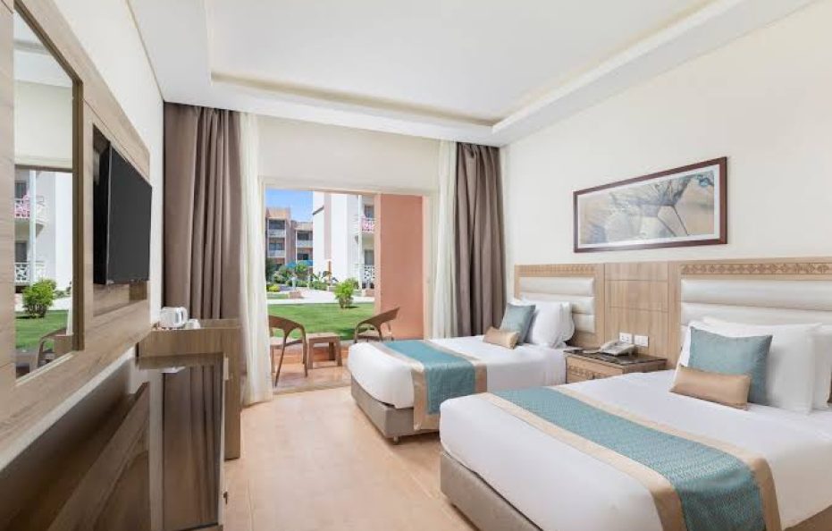 DELUXE ROOM WITH GARDEN VIEW