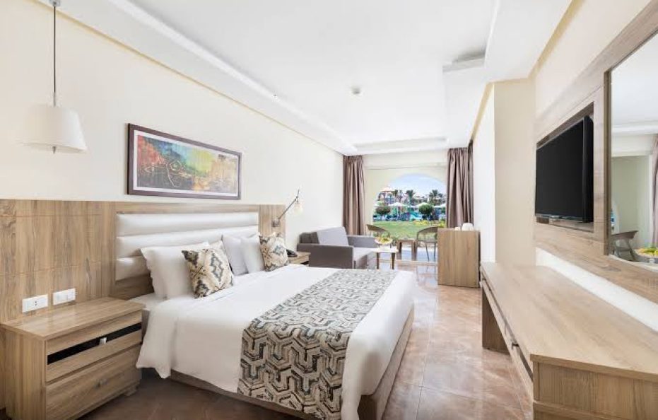 DELUXE ROOM WITH GARDEN VIEW