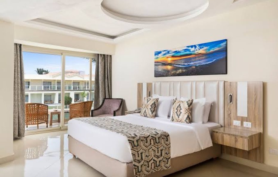 JUNIOR SUITE POOL VIEW