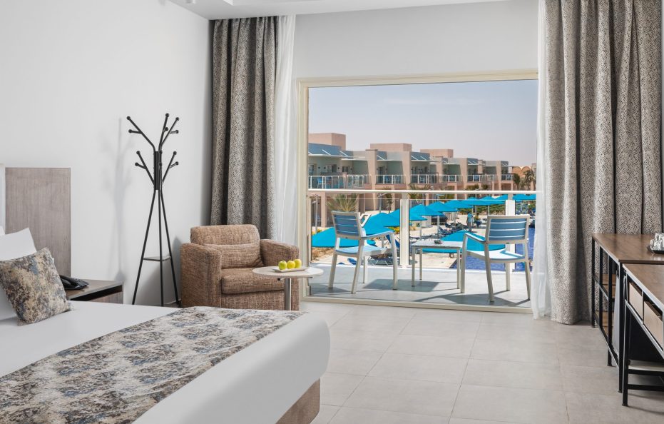 Deluxe room pool view