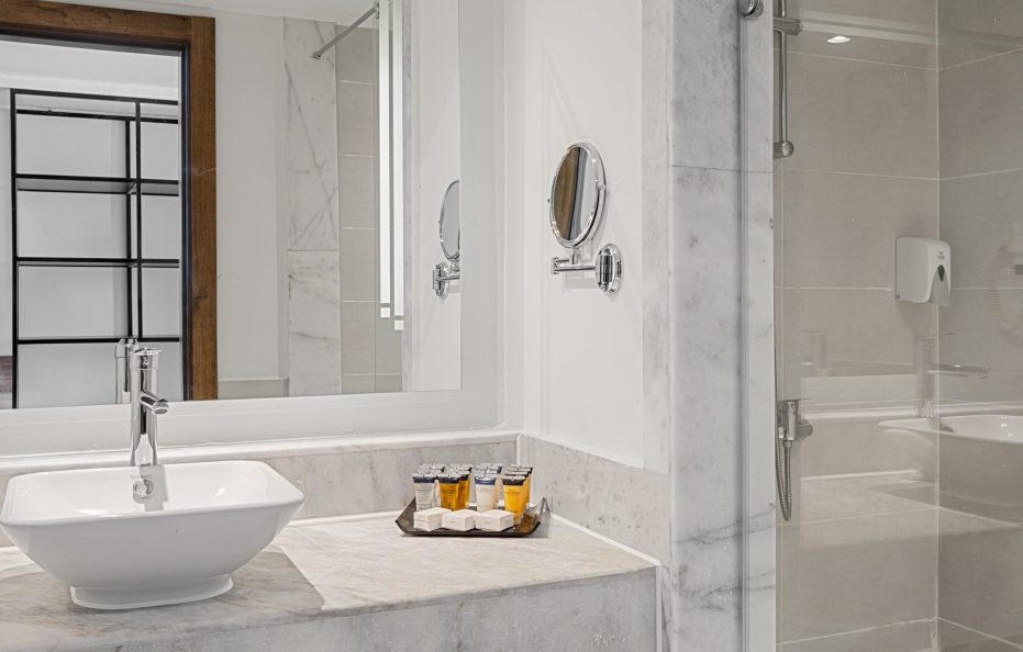 Deluxe room pool view