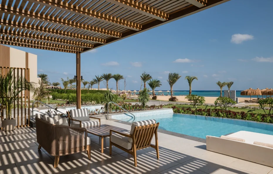 👑 Royal Suite – Sea View / Pool View